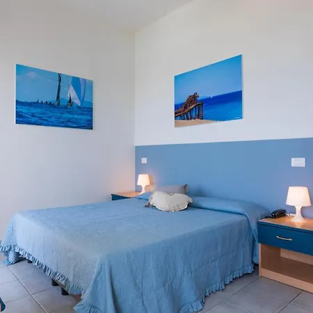 Isa-family With Balcony And Side Sea View In With Swimming Pool In Marina Di Cecina, Just 10 Meters From The Sea 3*