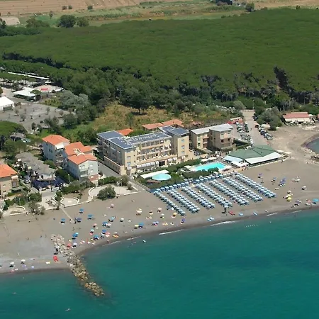 Isa-family With Balcony And Side Sea View In With Swimming Pool In Marina Di Cecina, Just 10 Meters From The Sea Cecina (Livorno)