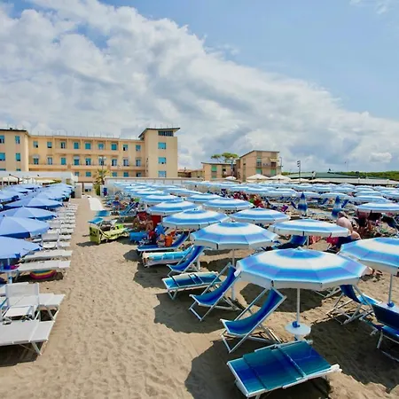 Isa-family With Balcony And Side Sea View In With Swimming Pool In Marina Di Cecina, Just 10 Meters From The Sea Cecina (Livorno)